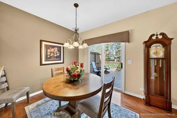 710 Juniper LN, Lake In The Hills, IL 60156