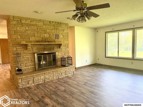 907 Woodland DR, Northwood, IA 50459