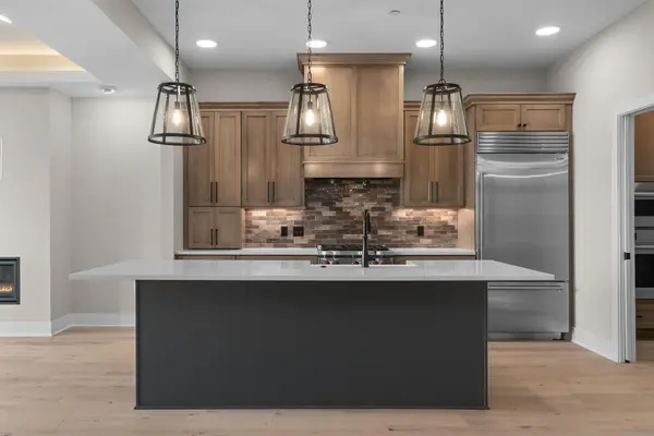 1 Hill Farm RD #205, North Oaks, MN 55127