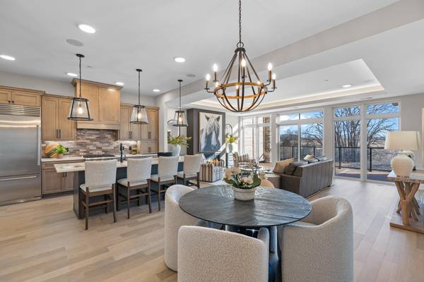 1 Hill Farm RD #210, North Oaks, MN 55127