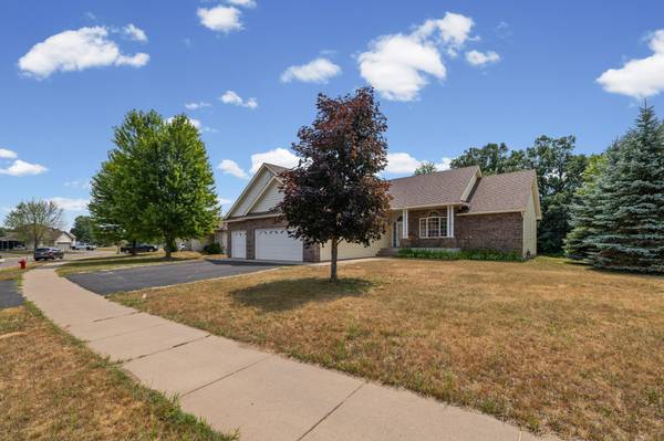 5109 382nd DR, North Branch, MN 55056