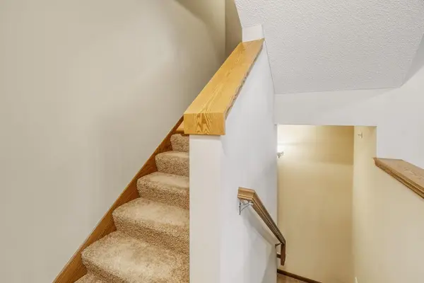 4615 Victor Path #6, Hugo, MN 55038