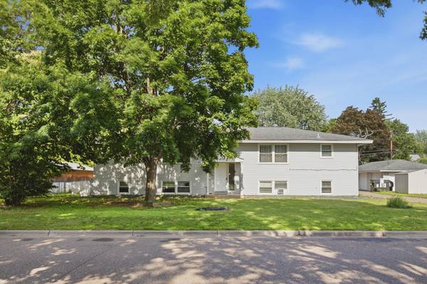 5116 Edgewood AVE N, Crystal, MN 55428