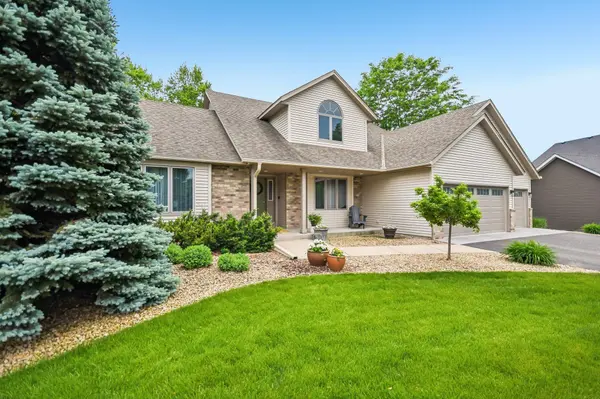 1066 Cripple Creek PASS, Lino Lakes, MN 55038