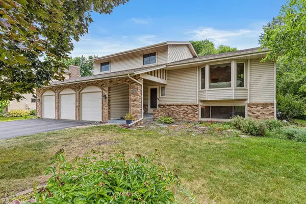 4640 Goldenrod LN N, Plymouth, MN 55442