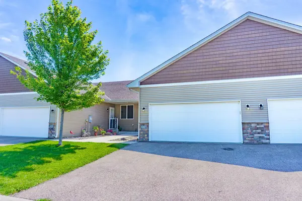 374 Meadow LN, Young America, MN 55397
