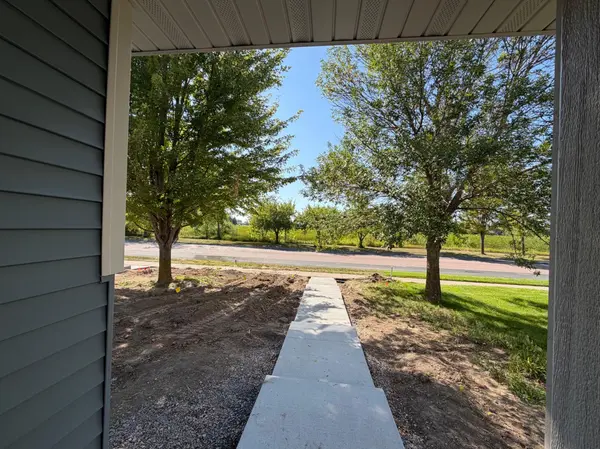 7077 Kittredge LN NE, Albertville, MN 55301