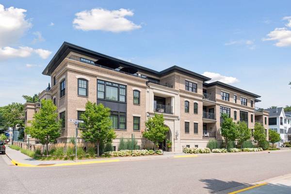 240 Minnetonka AVE S #304, Wayzata, MN 55391