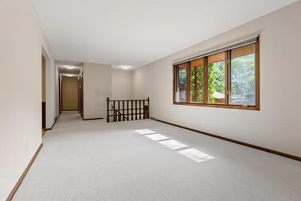 135 Pleasant LN E, Excelsior, MN 55331