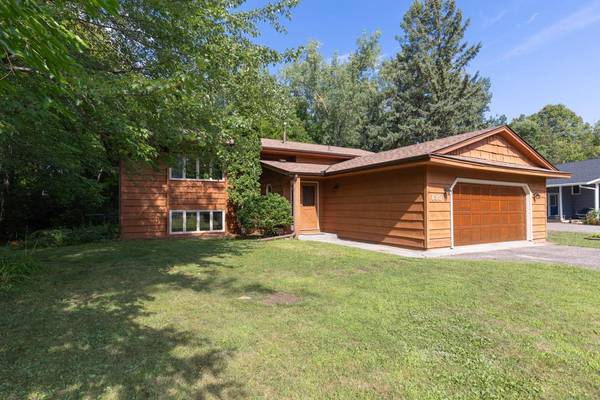 135 Pleasant LN E, Excelsior, MN 55331