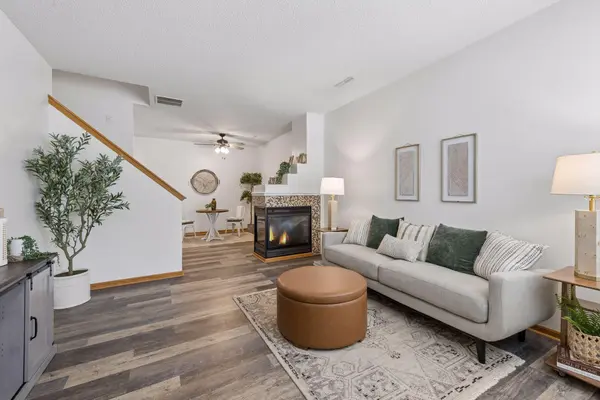 1524 Liberty CIR, Shakopee, MN 55379