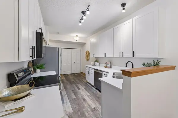 1524 Liberty CIR, Shakopee, MN 55379