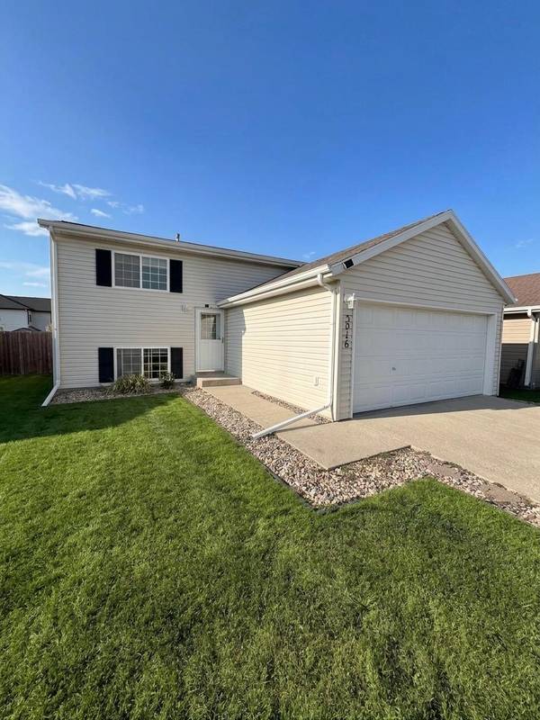 3016 32nd AVE S, Moorhead, MN 56560
