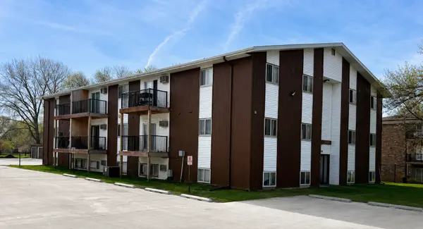 1510 E Gateway CIR S, Fargo, ND 58103