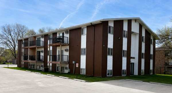 1510 E Gateway CIR S, Fargo, ND 58103