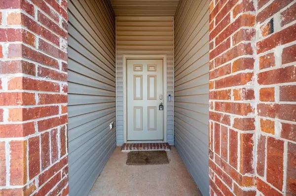 11601 SW 40th ST, Mustang, OK 73064