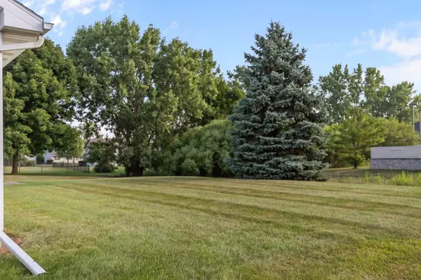 1238 WILLOW BEND LN, Oshkosh, WI 54904