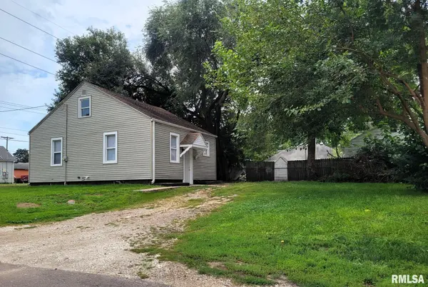 515 N 2ND ST, Pekin, IL 61554