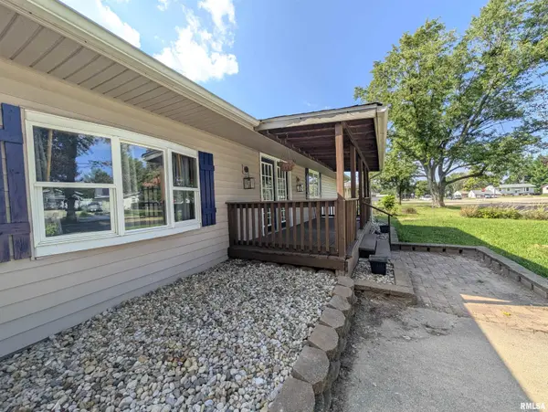 104 MEADOWVIEW LN, Washington, IL 61571