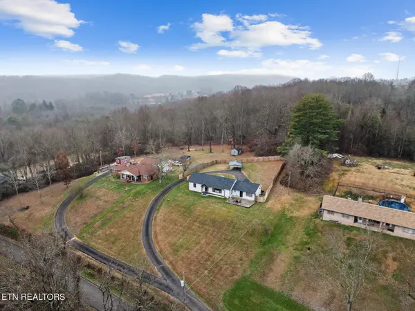 448 Woolsey Rd, Harriman, TN 37748