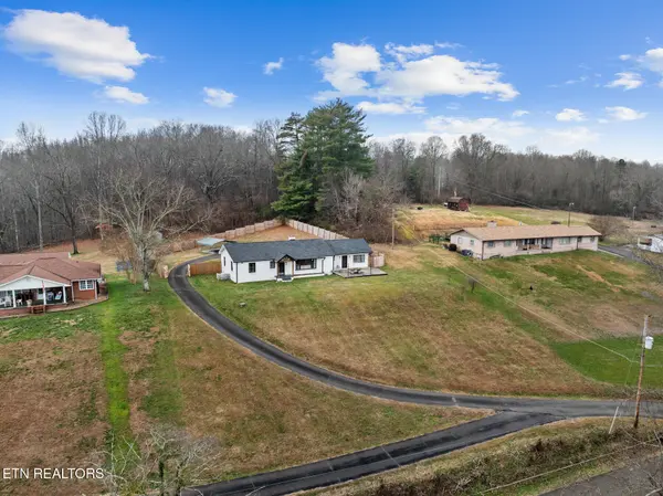 448 Woolsey Rd, Harriman, TN 37748