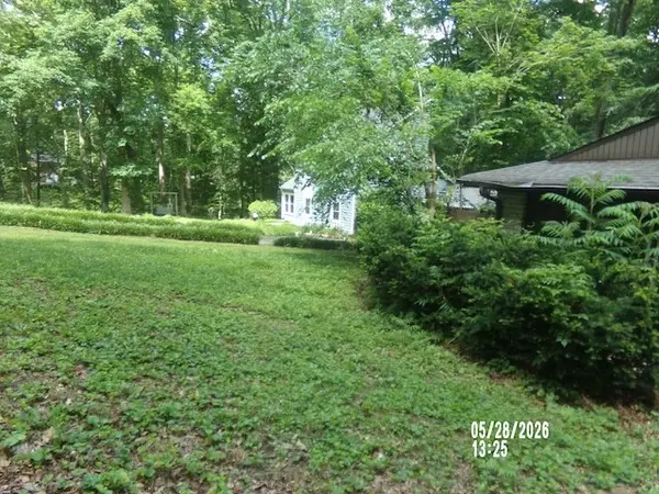 2103 Lambert Dr, Westmoreland, TN 37186