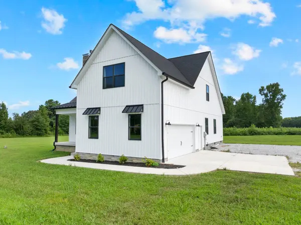 210 Deer Creek Ln, Tullahoma, TN 37388