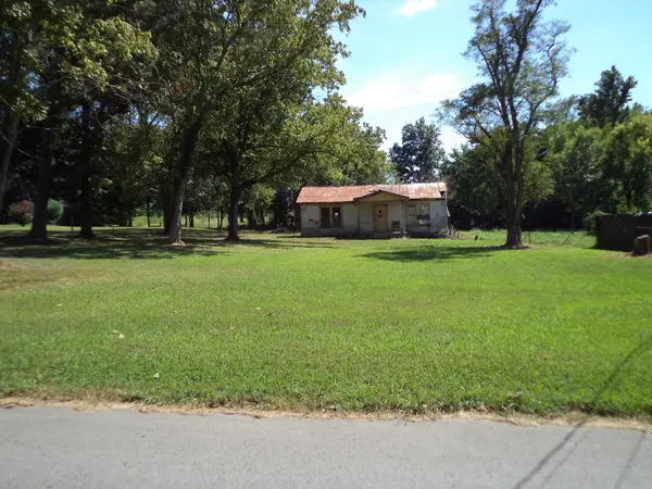 8 Johnson School Rd, Fayetteville, TN 37334