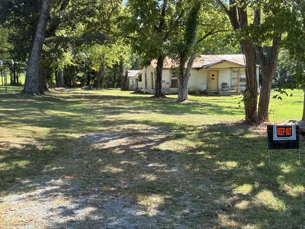 8 Johnson School Rd, Fayetteville, TN 37334