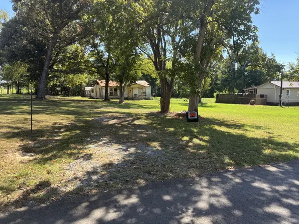 8 Johnson School Rd, Fayetteville, TN 37334