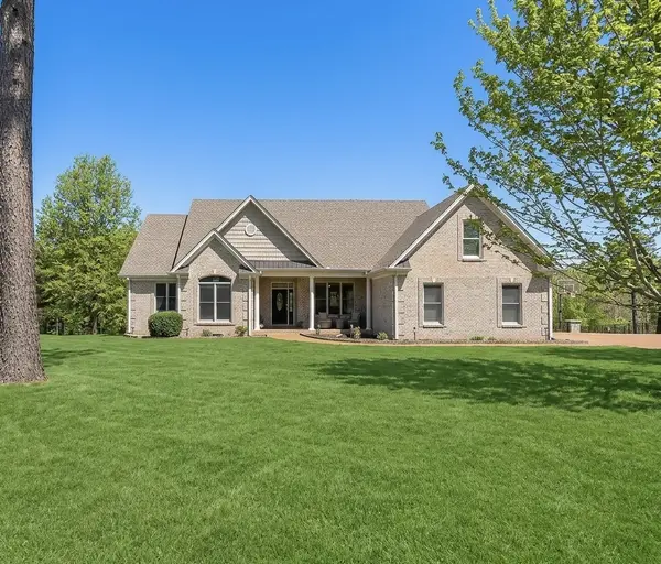 524 Country Club Dr, Dickson, TN 37055