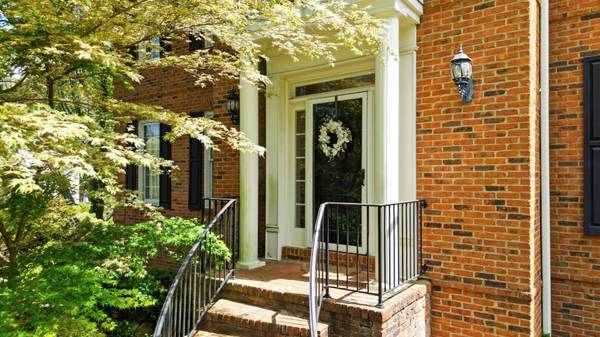 15 Middle Creek Road, Signal Mountain, TN 37377