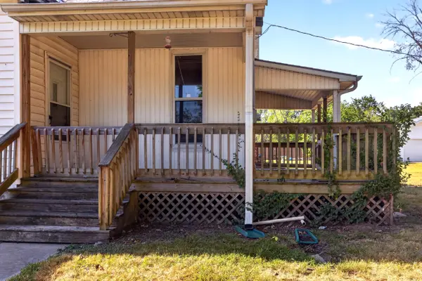 939 N Lynn Street, Nevada, MO 64772