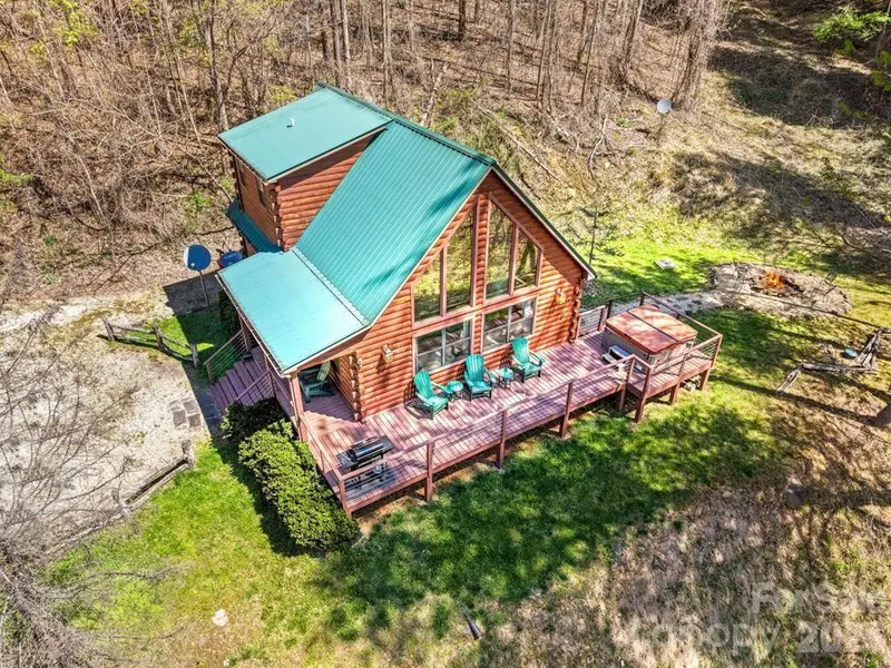 210 Chickadee DR, Bryson City, NC 28713