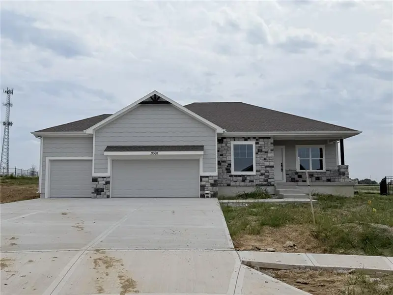 15595 N Sheridan CT, Basehor, KS 66007