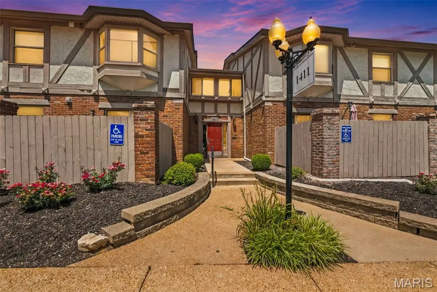 1411 Willow Brook CV #10, St Louis, MO 63146