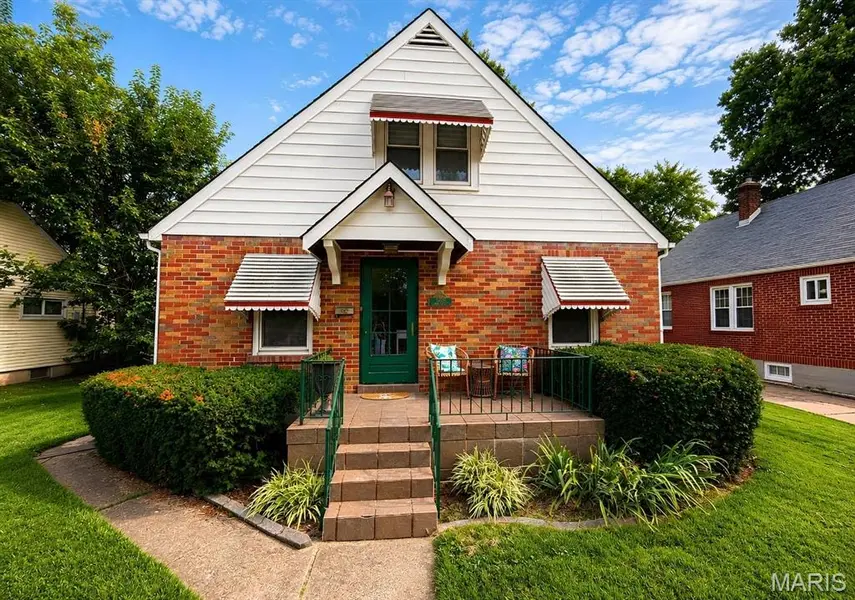 1029 Jackson ST, St Charles, MO 63301