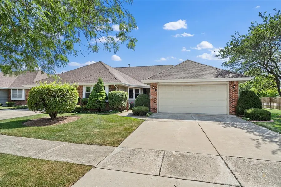 1 Fallcreek CIR, Montgomery, IL 60538
