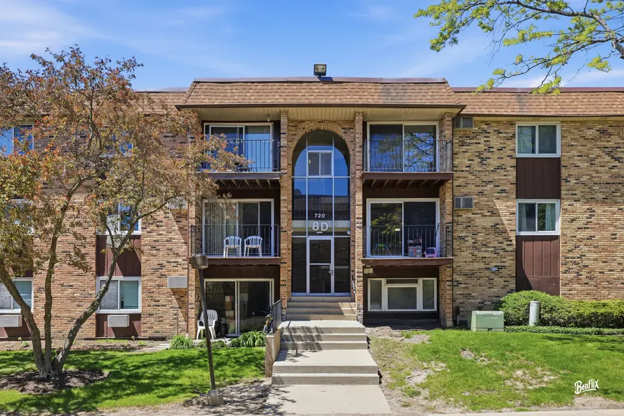 720 Hill DR #8-302, Hoffman Estates, IL 60169