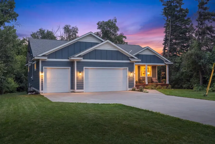 1268 Lincolntown AVE, Mahtomedi, MN 55115