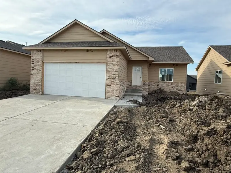 8973 E Joshua St, Bel Aire, KS 67226