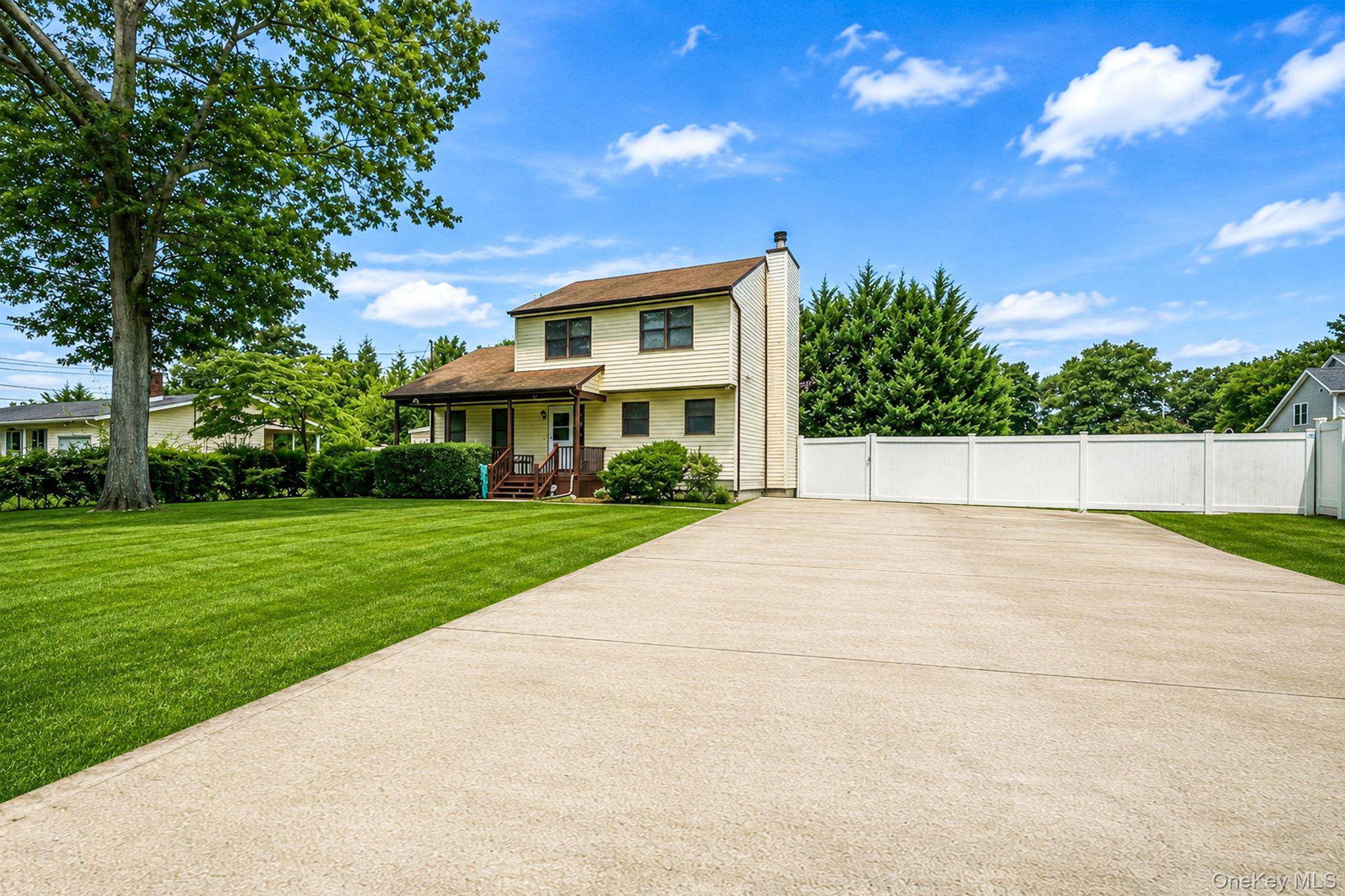 14 Roosevelt AVE, Nesconset, NY 11767