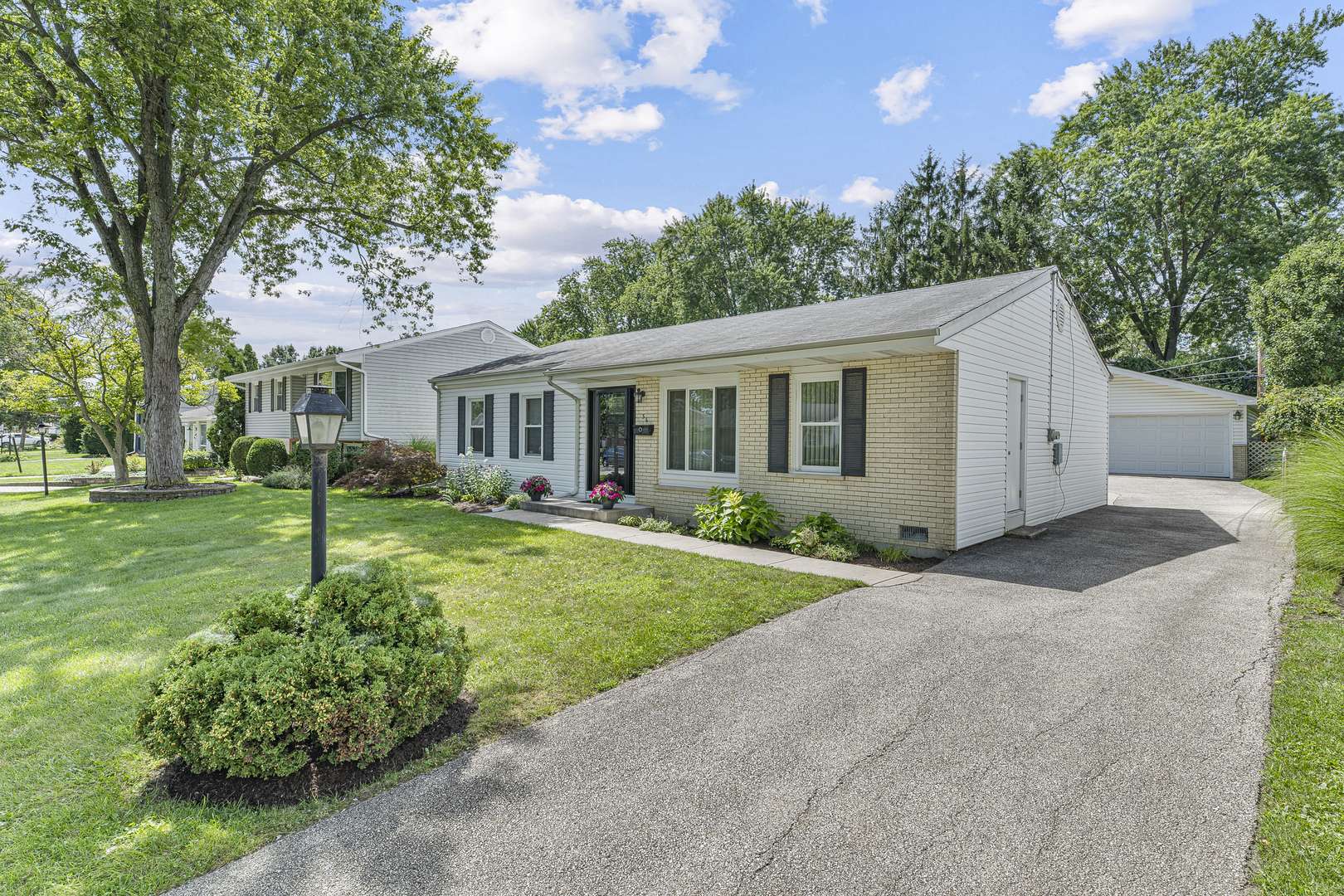 56 Birch TRL, Wheeling, IL 60090