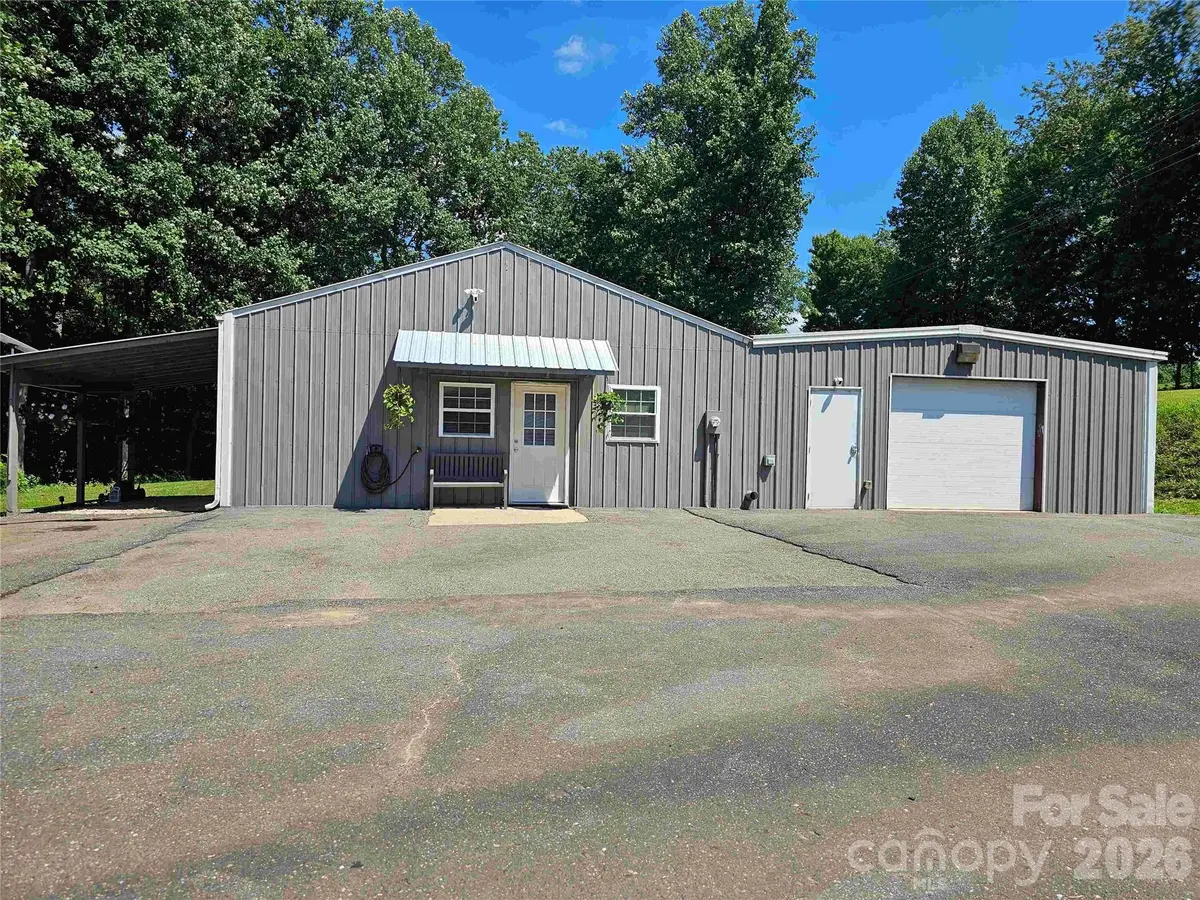 669 Old Lowgap RD, Mount Airy, NC 27030
