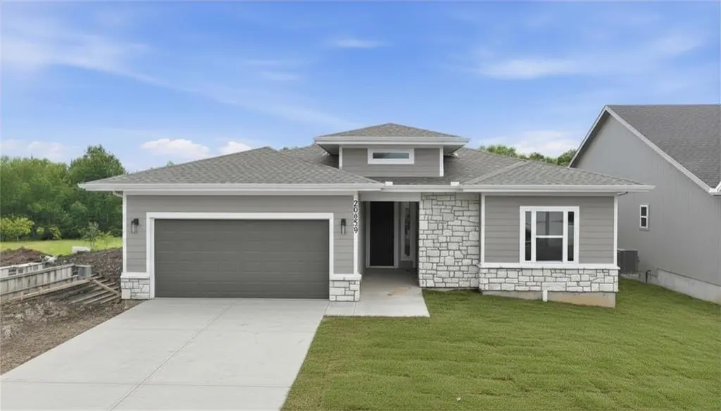 20659 Skyview LN, Spring Hill, KS 66083