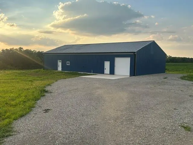 10594 86th ST, Oskaloosa, KS 66066