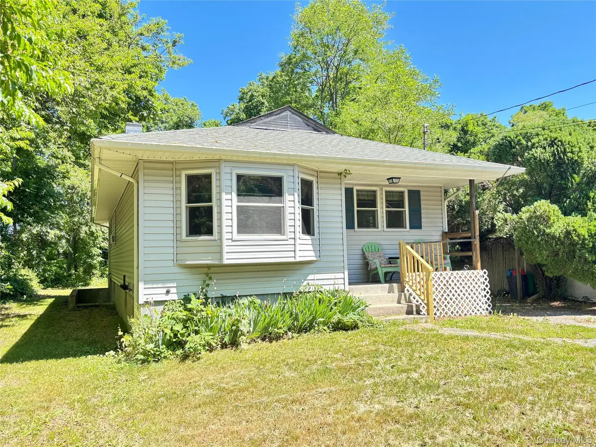 49 Wavecrest DR, Mastic Beach, NY 11951