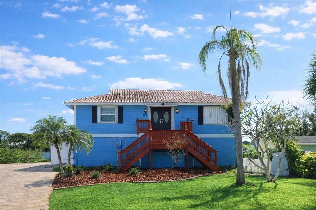 303 LAGOON DR, Palm Harbor, FL 34683