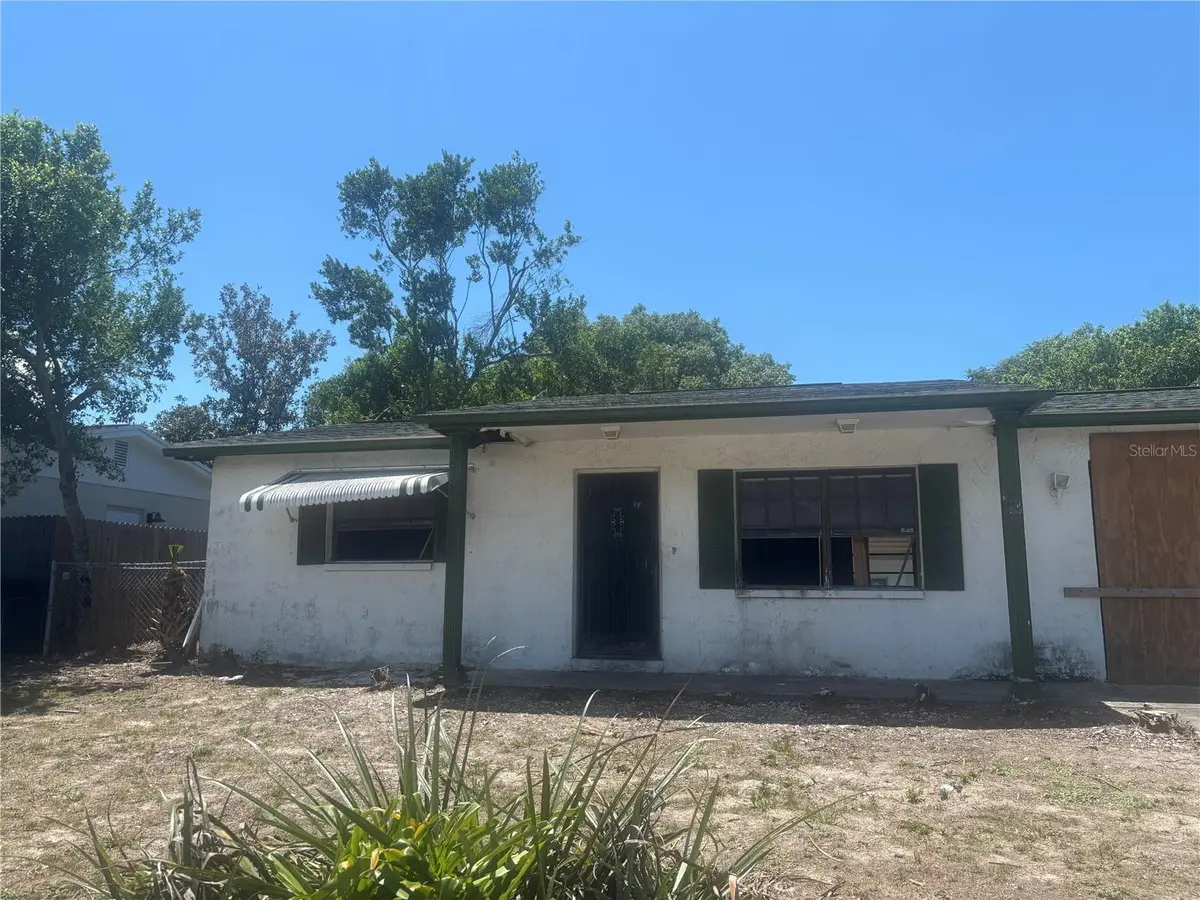 8648 FOX HOLLOW DR, Port Richey, FL 34668