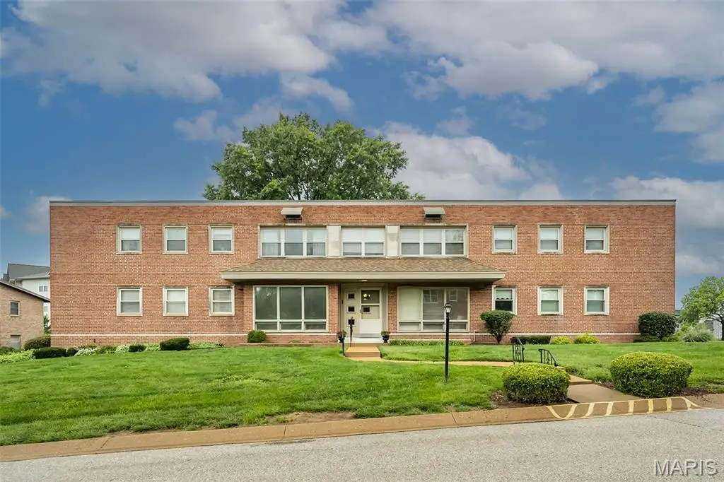 1 Delcrest CT #203, University City, MO 63124